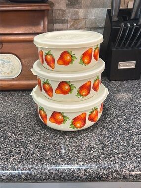 Kobe Strawberry-Print Nesting Bowls with Lids
